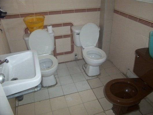 WC für drei Personen